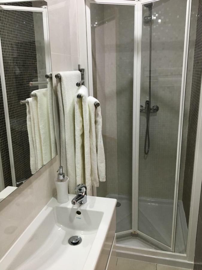 White House 3*